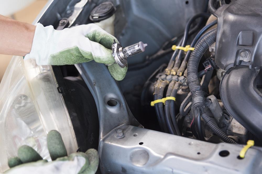 Replacing the headlight bulb