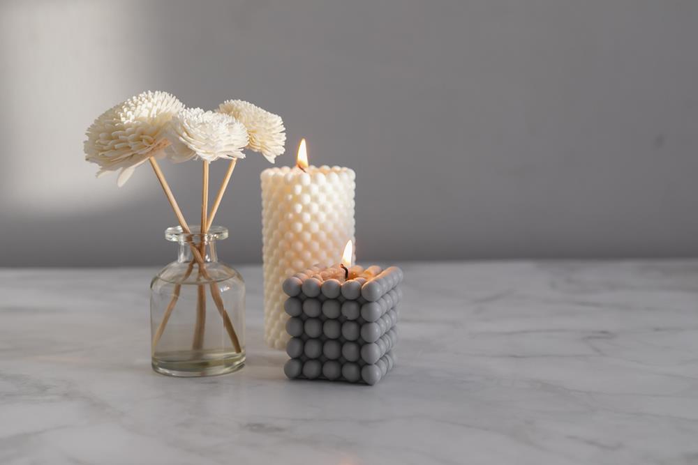 Luxury candles with aroma diffuser