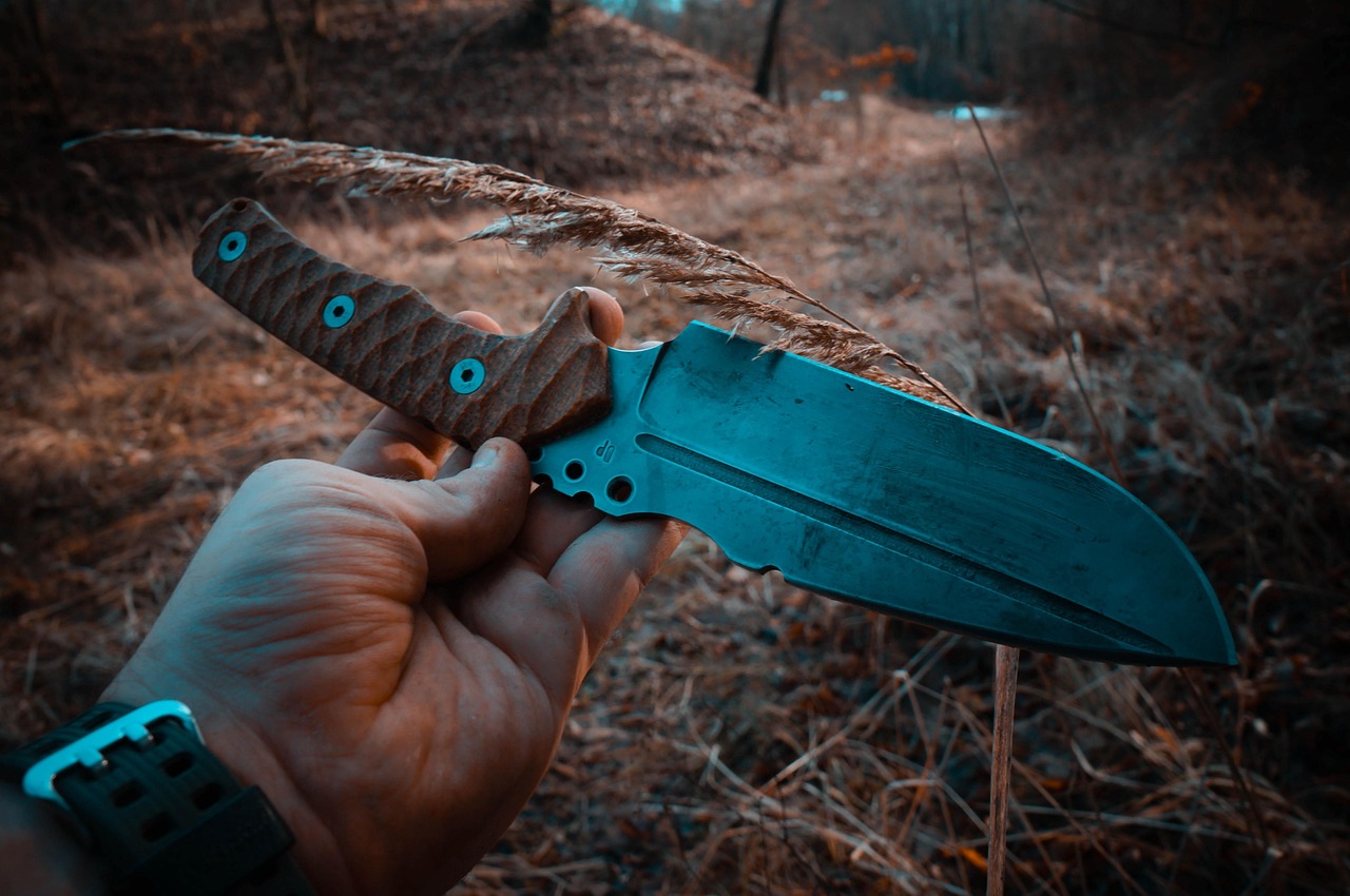 4 Essential Survival Knife Skills to Know