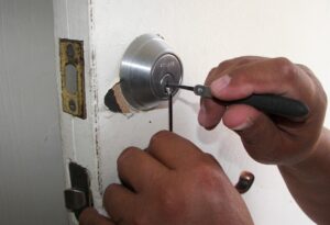 locksmith-locks-unlock-open